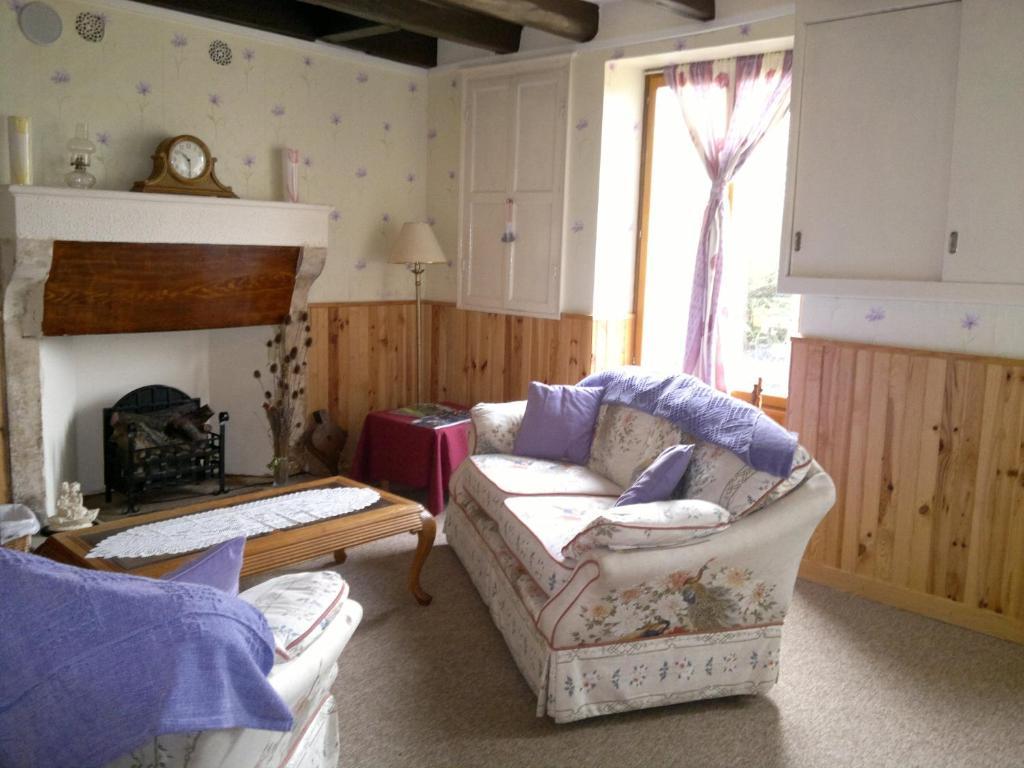 La Maison Jaune Bed & Breakfast Bouresse Bagian luar foto