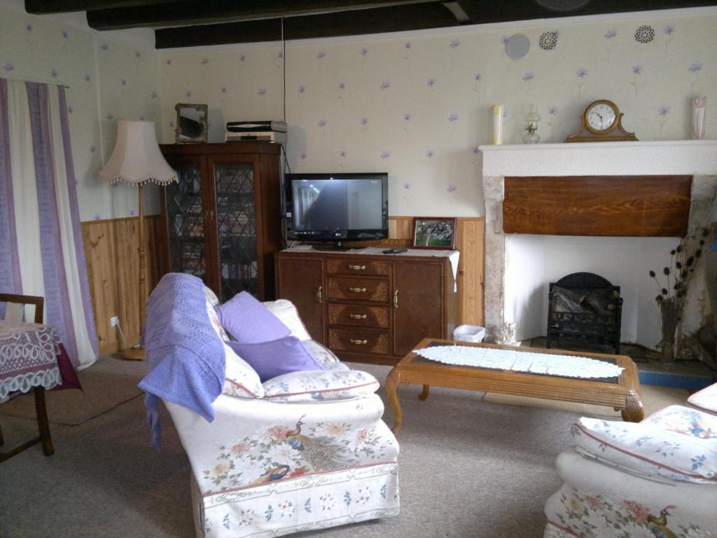 La Maison Jaune Bed & Breakfast Bouresse Bagian luar foto