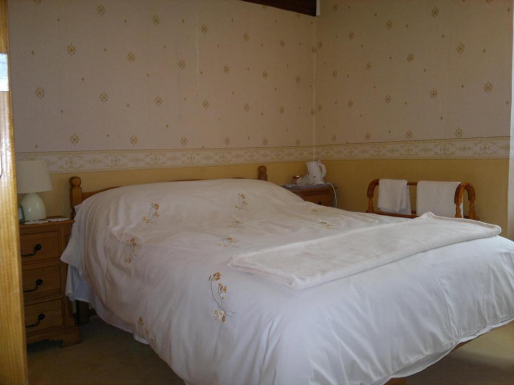 La Maison Jaune Bed & Breakfast Bouresse Bagian luar foto