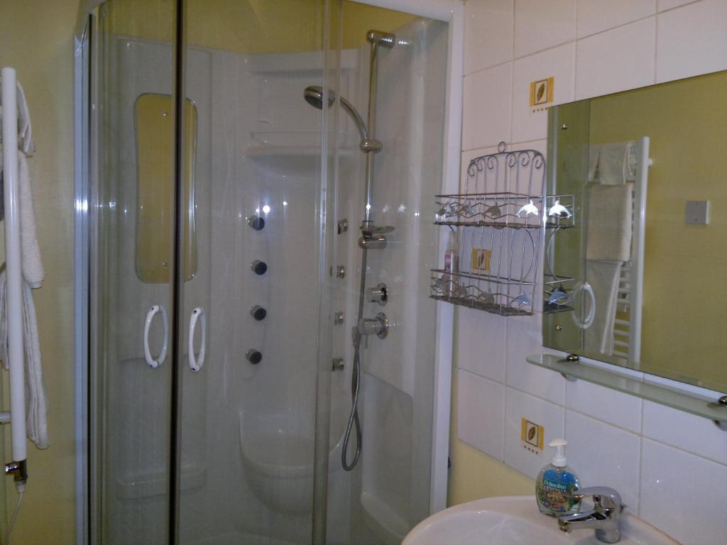 La Maison Jaune Bed & Breakfast Bouresse Bagian luar foto