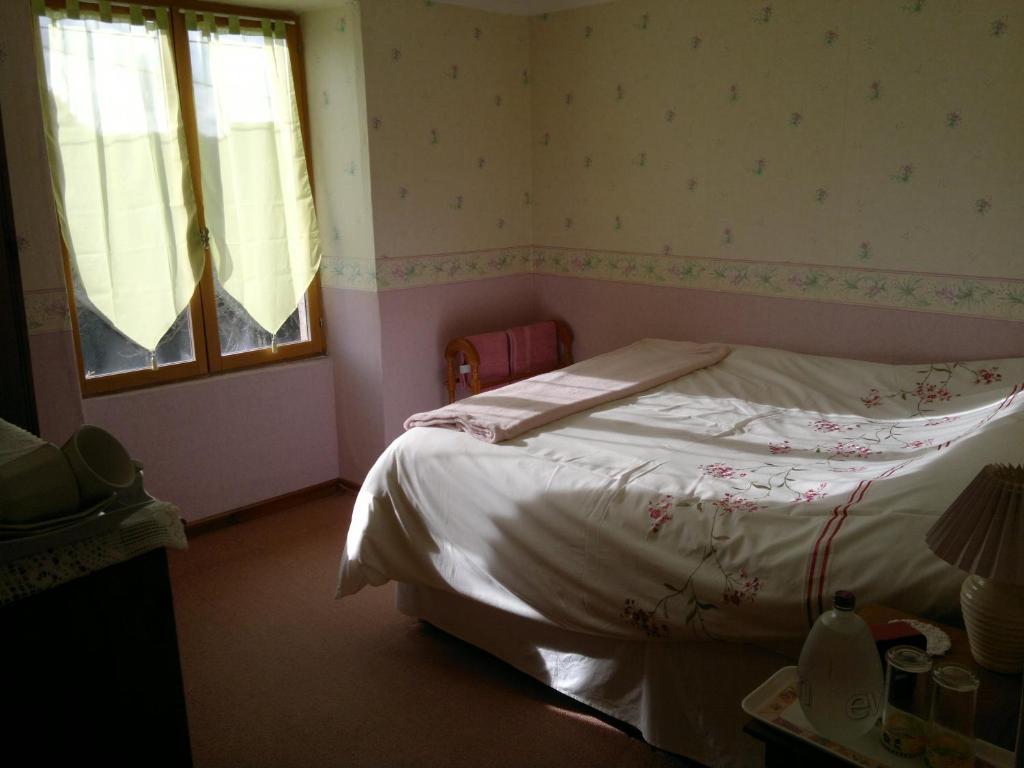 La Maison Jaune Bed & Breakfast Bouresse Ruang foto